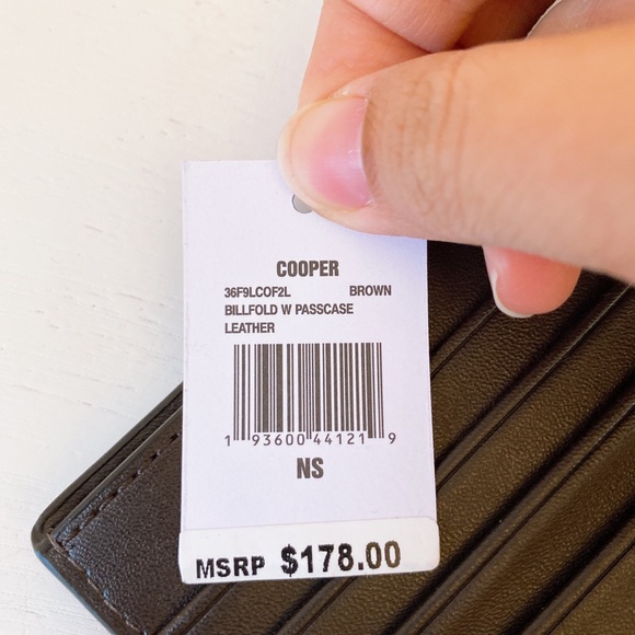 Michael Kors Cooper Bifold W Passcase - Picture 4 of 8